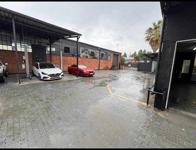 2,040M² WAREHOUSE FOR SALE IN STRIJDOMPARK